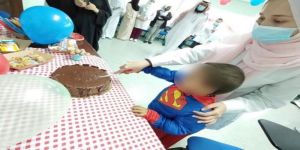 ولادة مكة تحتفل بآخر جرعة كيماوي لطفل السبع أعوام بعد تماثله للشفاء
