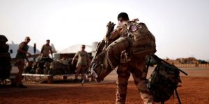 الجيش الفرنسي يسلّم رسمياً قاعدة غوسي العسكرية إلى مالي