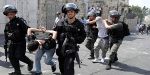 قوات الاحتلال تعتقل فلسطينيين من عدة محافظات ومستوطنين يهود يقتحمون المسجد الأقصى