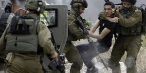 قوات الاحتلال تعتقل فلسطينيين من الخليل وآخرين من رام الله