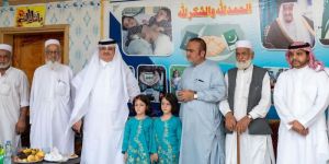 سفير المملكة بباكستان يزور الطفلتين التوأم السيامي الباكستاني فاطمة ومشاعل