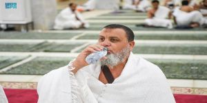 الشؤون الإسلامية توزع 150 ألف عبوة ماء باردة على ضيوف الرحمن في يوم عرفة