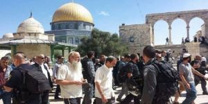 تحت حراسة شرطة الاحتلال .. يهود يقتحمون المسجد الأقصى