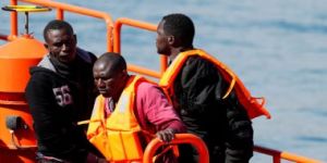 حرس الحدود الليبي ينقذ 330 مهاجرًا غير شرعي