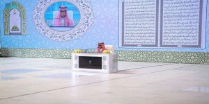 شاشة عملاقة لنقل وقائع مسابقة الملك عبدالعزيز الدولية للحضور بقاعة التصفيات النهائية