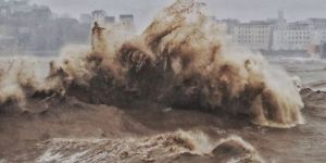 وصول الإعصار مويفا إلى مدينة شنغهاي الصينية