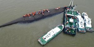 غرق سفينة شحن في نهر يانجتسي شرق الصين