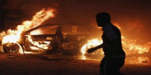 مقتل 28 شخصا في تفجير سيارات ملغومة وتفجير انتحاري ببغداد