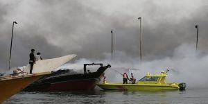 دبي: إصابة بحار في حريق بـ3 سفن خشبية للشحن