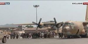 بالفيديو.. وصول أول طائرة عسكرية سعودية لمطار عدن بعد إعادة تشغيله