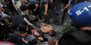 الشرطة التركية تفرق تظاهرة ضد تنظيم داعش في اسطنبول