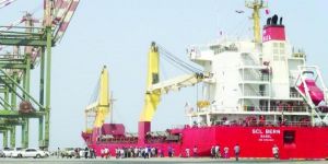 دعوات لتحرير ثاني أكبر ميناء في اليمن.. على غرار ميناء عدن