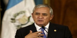 منع رئيس جواتيمالا من السفر عقب رفع الحصانة عنه