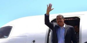 رئيس الحكومة اليمنية وعدد من الوزراء يصلون عدن