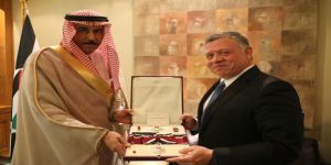 الملك عبدالله الثاني يقلد السفير السعودي د. سامي الصالح وسام الاستقلال من الدرجة الاولى بمناسبة انتهاء مهام عمله