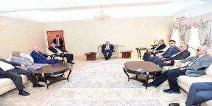 الرئيس اليمني يصل عدن لقيادة معركة تحرير تعز