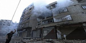 مقتل 47 على الأقل في غارات جوية على بلدة بشرق سوريا