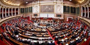 البرلمان الفرنسي يصوت لصالح إسقاط الجنسية عن الإرهابيين