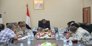 بحاح يؤكد ضرورة الإسراع في نزع الألغام بالمحافظات اليمنية