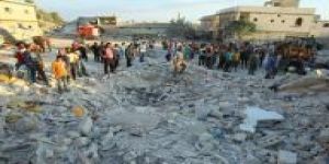 مقتل عشرة في ضربات جوية في إدلب بسوريا