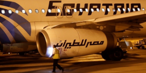 القاهرة تؤكد انحراف طائرة "مصر للطيران" ودورانها قبل سقوطها