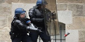 فرنسا: مقتل مهاجم طعن شرطيا واحتجز زوجته وابنه في باريس