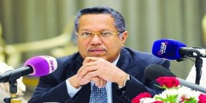 الحكومة اليمنية تتعهد بعدم السماح للانقلابيين بالاستمرار في إهدار المال العام