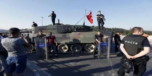 استسلام 200 ضابط وجندى في مبنى رئاسة الأركان التركية للشرطة