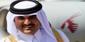 أمير قطر يأمر بدفع راتب شهر لموظفي قطاع غزة