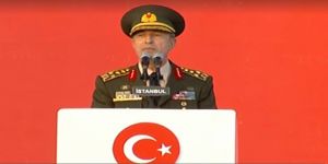رئيس الأركان التركي: جيشنا تحت إمرة رئيس الجمهورية