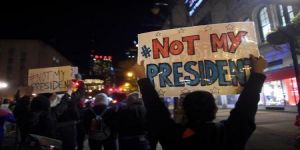 قادة الاحتجاجات على فوز ترامب بالرئاسة يستعدون لمعركة طويلة