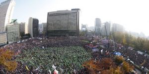 الربيع الكوري .. يطالب باستقالة رئيسة الحكومة الكورية بارك جون هاي