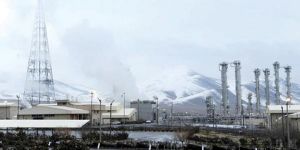 إيران تنقل أطنانًا من الماء الثقيل إلى عُمان لتبريد التوتر النووي