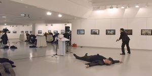 مقتل السفير الروسي في أنقرة بعد حادث إطلاق نار