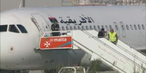 مالطا: الأسلحة التي اختطفت بها الطائرة الليبية مزيّفة
