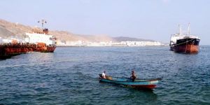 التحالف يحذر من سيطرة الحوثيين على ميناء الحديدة
