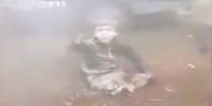 فيديو بابا شيلني لطفل سوري فقد ساقيه يُبكي العالم