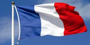 فرنسا ترفع من مستوى الحماية الأمنيه بعد انفجار روسيا