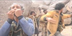 فيديو يُنشر لأول مرة يظهر عمليات القبض على عناصر تابعة للحوثيين بمحافظة الجوف اليمنية