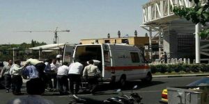 قتلى وجرحى في هجوم على مقر البرلمان الإيراني وضريح الخميني.. وأنباء عن احتجاز رهائن