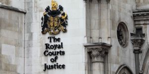 الغارديان : المحكمة العليا البريطانية تقضي باستمرار صادرات الأسلحة للسعودية