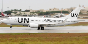التحالف العربي يمنع طائرة للأمم المتحدة من دخول اليمن لنقلها صحفيين إلى صنعاء