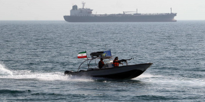 الحرس الثوري الإيراني يحتجز سفينة سعودية ويعتقل طاقمها