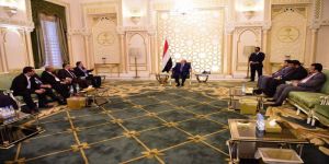 اللجنة الوطنية للتحقيق في ادعاءات حقوق الإنسان اليمنية تُسلم الرئيس اليمني تقريرها الثالث