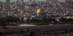 أمريكا تعلن بدء نقل سفارتها إلى القدس المحتلة مايو المقبل.. وتحذير فلسطيني من تداعيات القرار