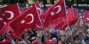 إقالة أكثر من 18 ألف موظف رسمي في تركيا بمرسوم