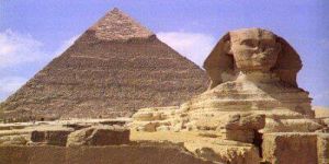 الآثار المصرية تسعى لاسترداد حجر هرم خوفو الجيري من إسكوتلاندا