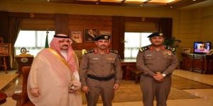 الأمير مشعل بن ماجد يقلد الدكتور عبدالعزيز الزهراني رتبته الجديدة
