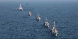 فرنسا توافق على إنشاء قوة بحرية لمرافقة السفن في الخليج