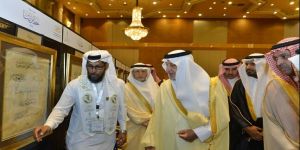 الأمير خالد الفيصل يكرم الفائزين بجائزة خطنا من تراثنا